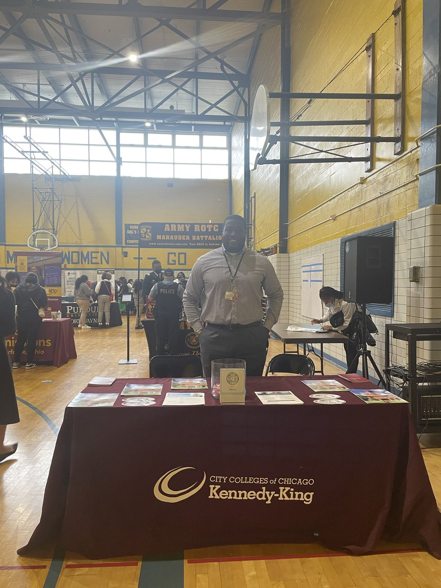 KKCRecruiterJG's tweet photo. I’m having an incredible time sharing information on the opportunities and resources available at @KK_College at the Dunbar College &amp; Career Fair. #KKCDIFFERENCEMAKER @KKCEnrollment @KKCADMISSION https://t.co/WCIEfDUhmu