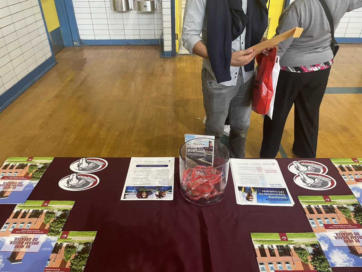 KKCRecruiterJG's tweet photo. I’m having an incredible time sharing information on the opportunities and resources available at @KK_College at the Dunbar College &amp; Career Fair. #KKCDIFFERENCEMAKER @KKCEnrollment @KKCADMISSION https://t.co/WCIEfDUhmu