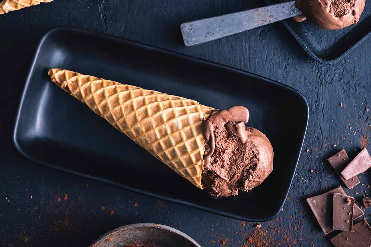 MangoPublishing's tweet photo. Try this yummy Dark Chocolate Gelato recipe by @HowToCookThat  Ann Reardon, author of Crazy Sweet Creations, on @leitesculinaria:
https://t.co/26Dol6Stcv
#AnnReardon #HowToCookThat #CrazySweetCreations #yummy #desserts #gelato #recipes #cookbooks #darkchocolate #sweets https://t.co/RTAljql9rh