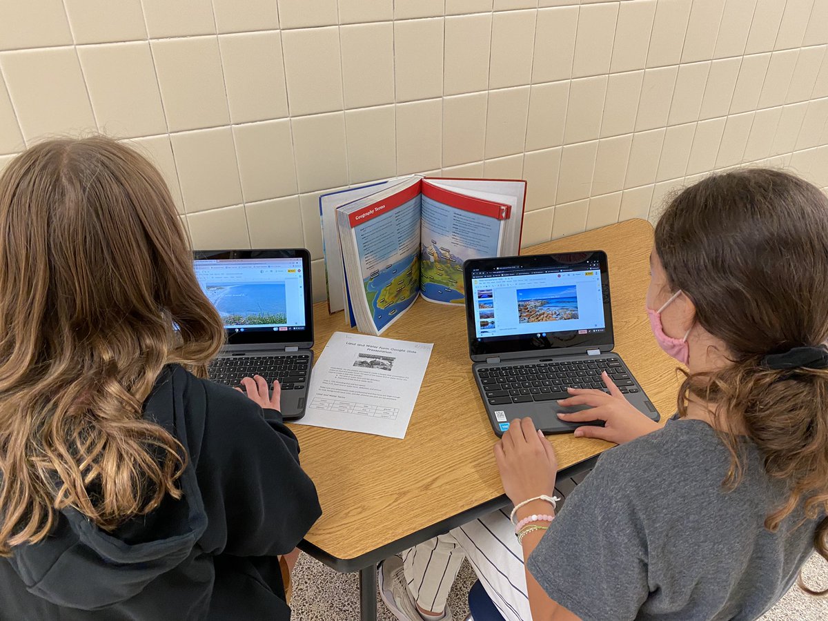 dasd_wb's tweet photo. WB budding scientists. Fifth graders create presentations about landforms to share with their class. Respectfully relentless in building relationships between people and ideas every day at WB! #chargerschoosetomakeitgreat #respectfullyrelentless @dasd_wb @ddkearney @DASD_Schools https://t.co/4JkfvOvZNc