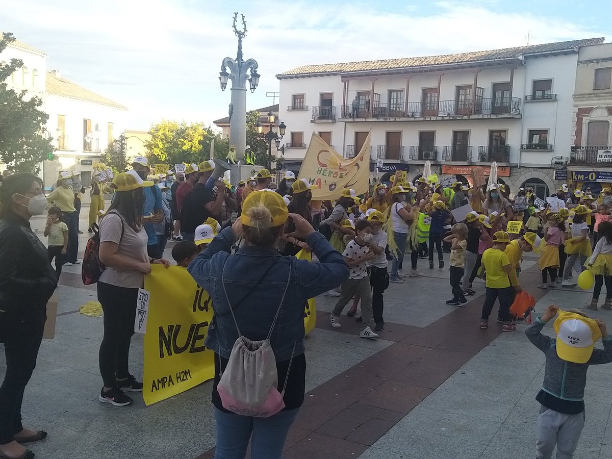 RocioCastrill's tweet photo. Desde el año 2015 el colegio #H2M y las familias @AmpaH2M llevan sufriendo faltas de espacio, retrasos y desprecios para poder disfrutar de su colegio completo.

Faltan a la libertad de elección de las #familias.

Nuestro absoluto  rechazo a la construcción por fases. https://t.co/Ki2Ba6Fy91