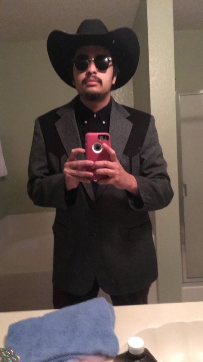 mchizzledog2295's tweet image. Gotta bring this fit back