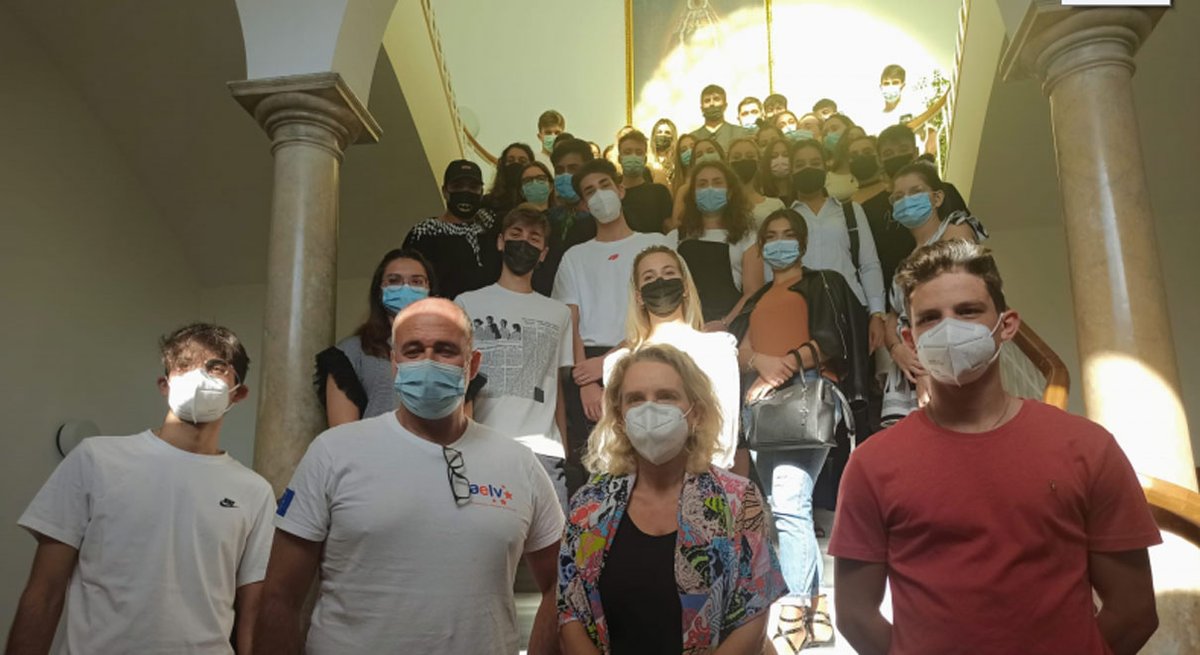 El Ayuntamiento recibe a alumnos de Italia que realizan sus prácticas profesionales en El Puerto.

👉elpuertodesantamaria.es/areas-municipa…

#ElPuerto #Italia #Educación #Erasmus <a href="/ErasmusPlus_pro/">International education projects</a> <a href="/LolaCamposGarc2/">Lola Campos Garcia</a>