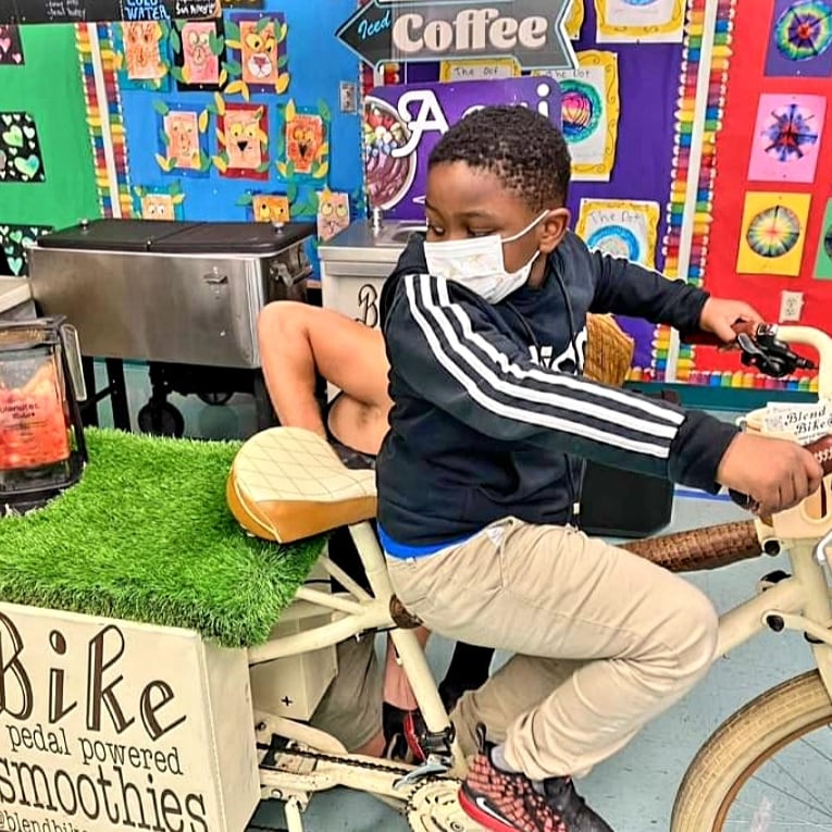 BASCCBroward's tweet photo. The aftercare students at Hunt ES had such a Fun Friday! They made smoothies by pedaling a bicycle! After pedaling, the cyclists were rewarded with a refreshing and healthy smoothie! #BASCCquality @HuntElementary @PRINCIPALAMAKER @browardschools https://t.co/ZdRH5w7IHf