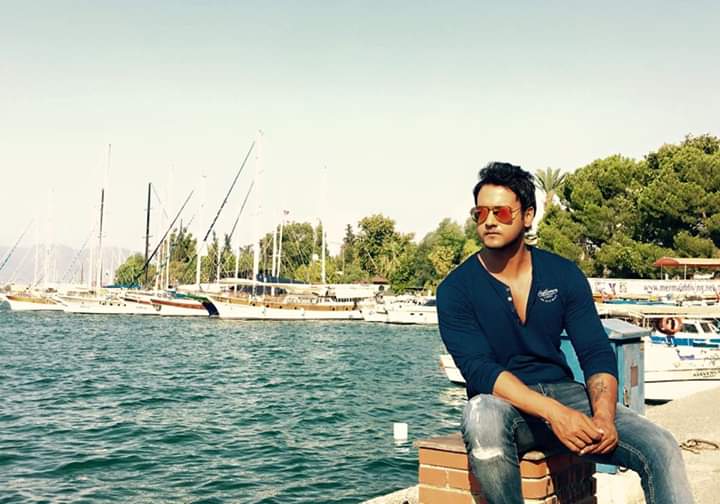 yd_Othoyee's tweet photo. মেঘমল্লার ঘাটে 
 🌅 যমুনা নদীর তটে 
ইচ্ছা করে নীল আকাশ ছুঁই ।
আমার নিস্তব্ধতার শহর জুড়ে 
   আছিস শুধু তুই 💕
@Yash_Dasgupta  🌺 https://t.co/pLpjw9gQ0Z