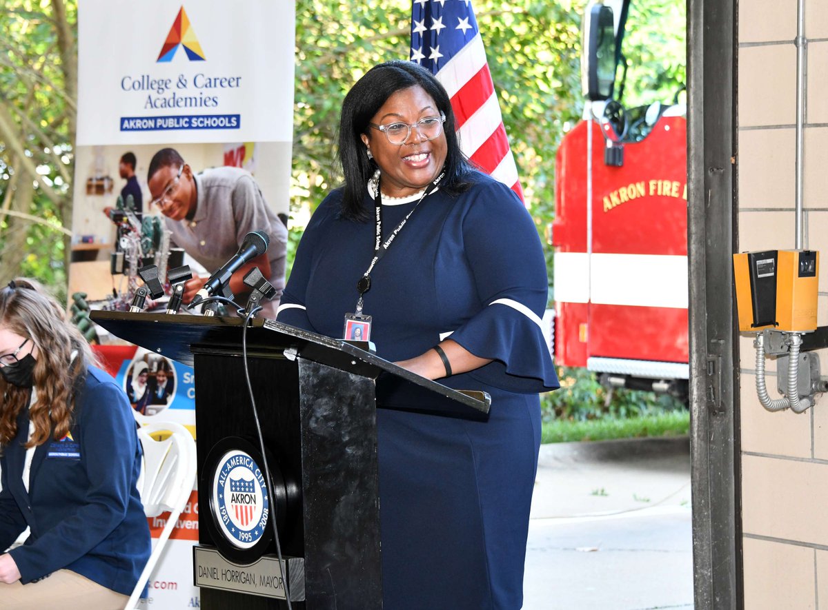 AkronOhioMayor's tweet photo. Today, @AkronPublic announced its partnership between Ellet CLC and the City. Akron will offer real-world learning opportunities in areas of criminal justice, fire safety, & animal studies. The academy will be named the City of Akron Academy of Community Health and Safety. https://t.co/isXG3rMKMd
