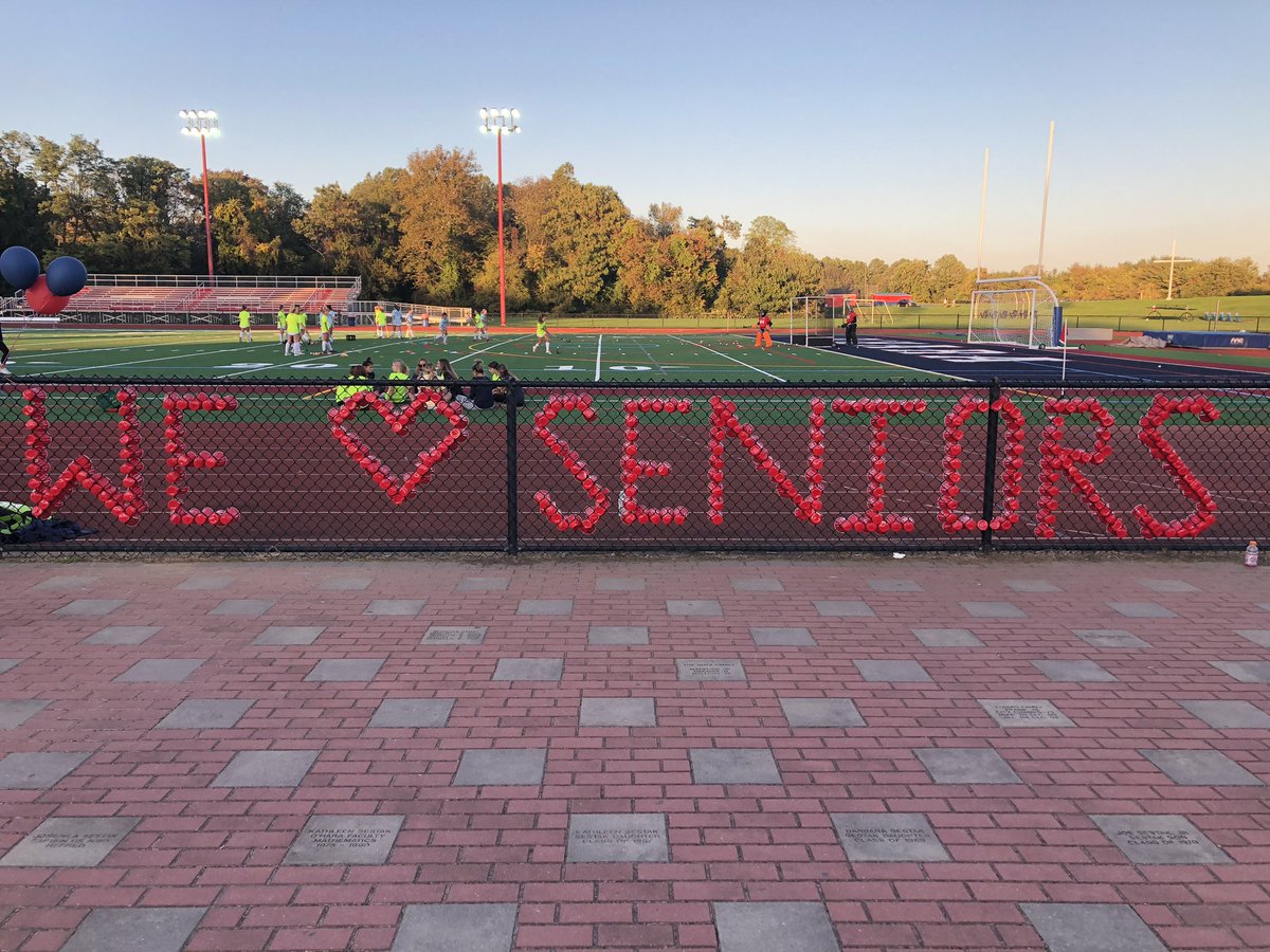 cohsfh's tweet photo. We had so much fun celebrating our seniors last night! Congrats girls! https://t.co/SBGAZP2HQi