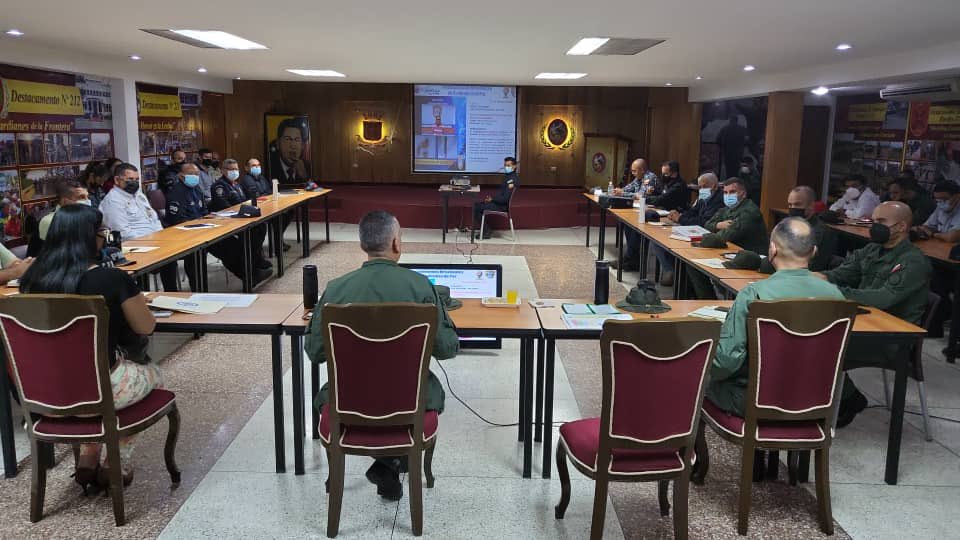Envié orientaciones en materia de seguridad ciudadana a todos los Jefes militares y policiales del Estado Táchira, para potenciar la prevención, la seguridad ciudadana, el combate contra la delincuencia organizada, la corrupción y el tráfico de drogas ilícitas de colombia!
