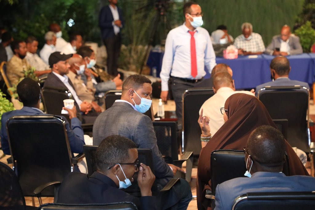 SomaliaPdrc's tweet photo. Welcoming Remarks at tonight’s #PDRCTalks. We will have @afyare_elmi as guest speaker and @GuledS_ and @M_Dhabancad as panelist’s on the Puntland elections as a prelude to federal elections in Somalia. https://t.co/0Ghslco2qk