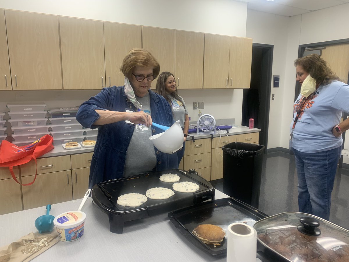 DrCharlieGarcia's tweet photo. Our amazing campus leaders truly embody a commitment to Love, Serve, &amp; Care. ❤️

Yarbrough admin served up a “made on the spot” pancake 🥞 breakfast to their staff this morning. 

What our schools continue to do is nothing short of remarkable. 🚀

#WeAreMISD https://t.co/yiQOuY9reZ