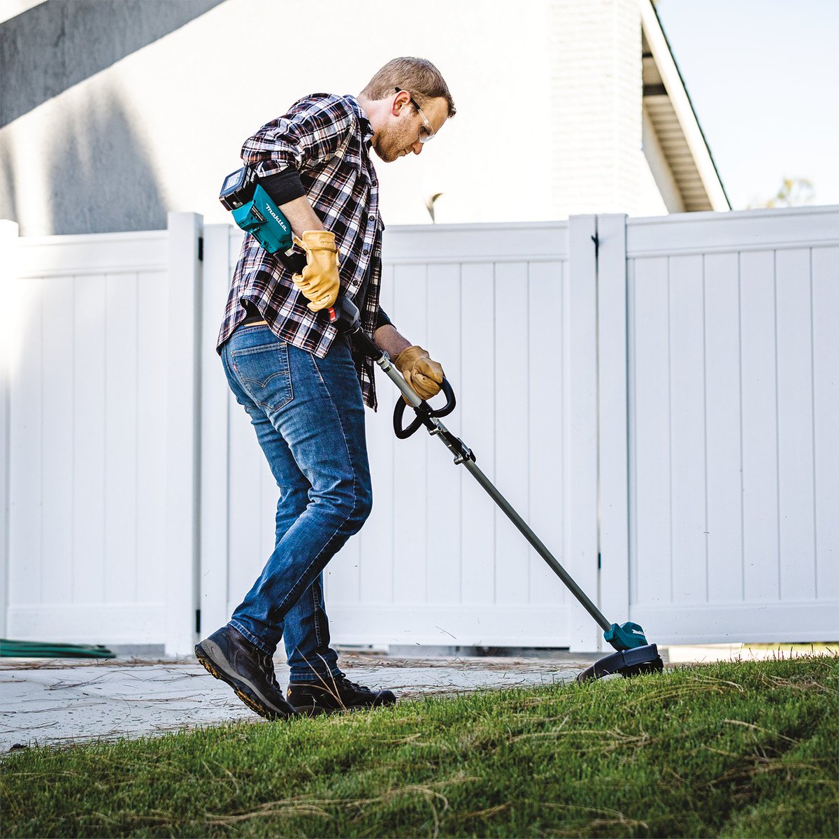 MakitaTools's tweet photo. Get the right #stringtrimmer for your yard. We offer a range of cordless string trimmers, from professional trimmers (GRU01, XRU18, and XRU17) to the trimmers designed for small yards (XRU02, XRU23). Compare trimmers and learn more on our website.
https://t.co/1zYY89EKD3 https://t.co/uo11B7qjxk
