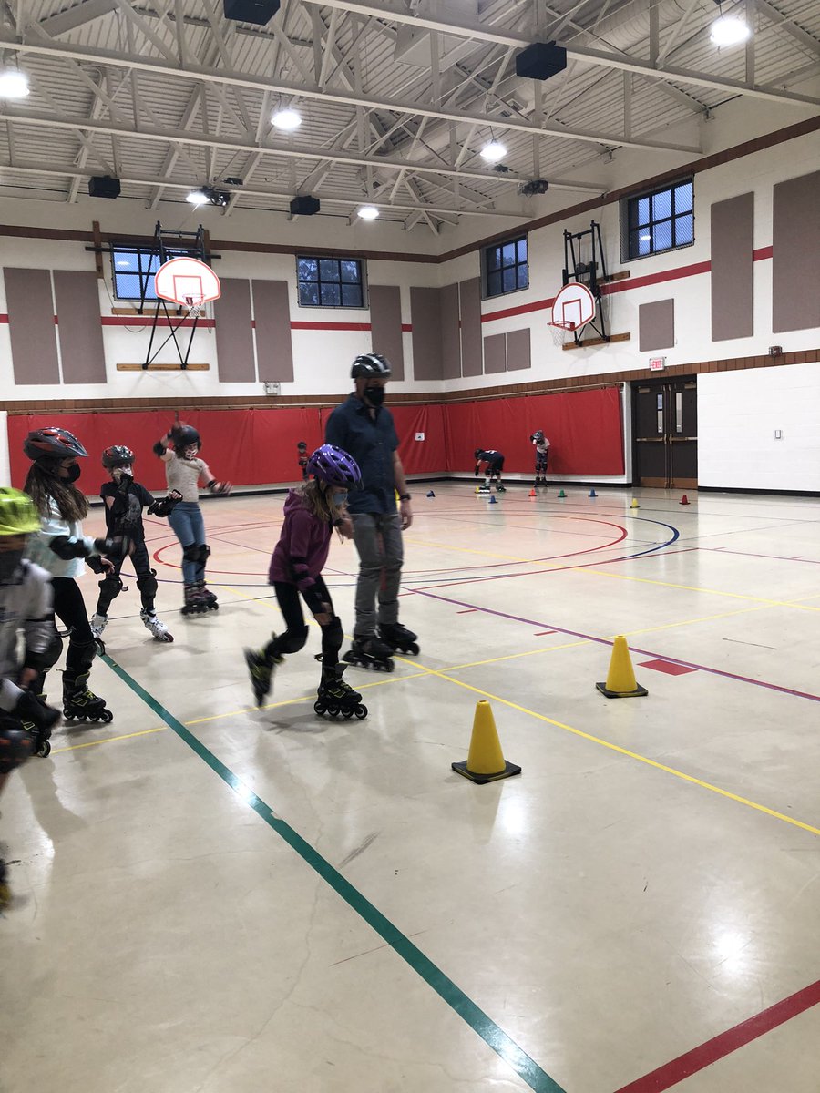 MrsGrossoPE's tweet photo. Way to go !!! Mr Toren skated with his 4th grade class today. They love to Learn #Ilovetolearn #engaged64 #d64pe https://t.co/05ZyHtHABV