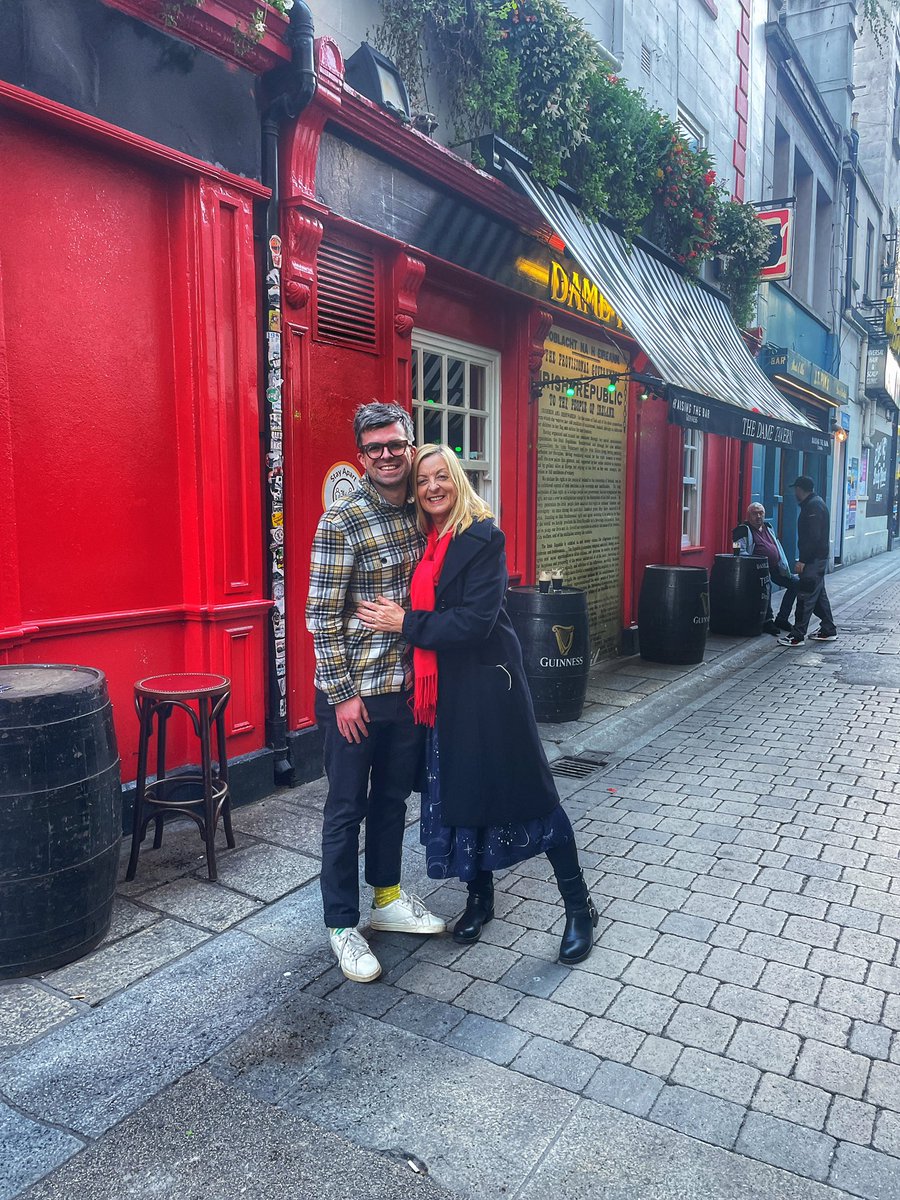 lindabrennan223's tweet photo. A walk in the city to meet my son @nrdbrennan home from London #happytimes #homeforawedding #family #merchantsarch #100daysofwalking #300crew @100DaysOfWalkin #dublin https://t.co/hULOi9KLeR