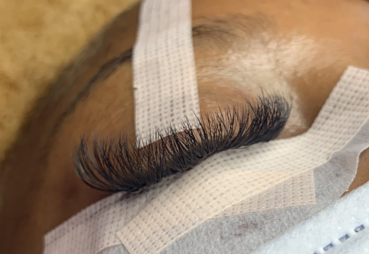 destinideonlash's tweet image. Aren’t these dreamy?🥺🥺

APPOINTMENTS AVAILABLE IN THE LINK IN THE BIO💗 

#greensborolashartist #greensborolashtech #charlottelashtech #charlottelashartist #greensborolashes #charlottelashes #ncatlashes #uncglashes #highpointlashextensions #winstonlashes #winstonsalemlashes