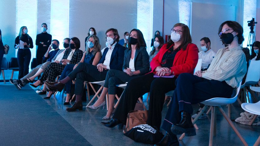 Yolanda_Diaz_'s tweet photo. Un placer haber asistido hoy al evento de @elpais_retina, una invitación a reflexionar sobre las potencialidades de los algoritmos y la inteligencia artificial de la mano de las transformaciones sociales y la defensa decidida de los derechos laborales.
#RetinaSQL https://t.co/45OYOm22Ke