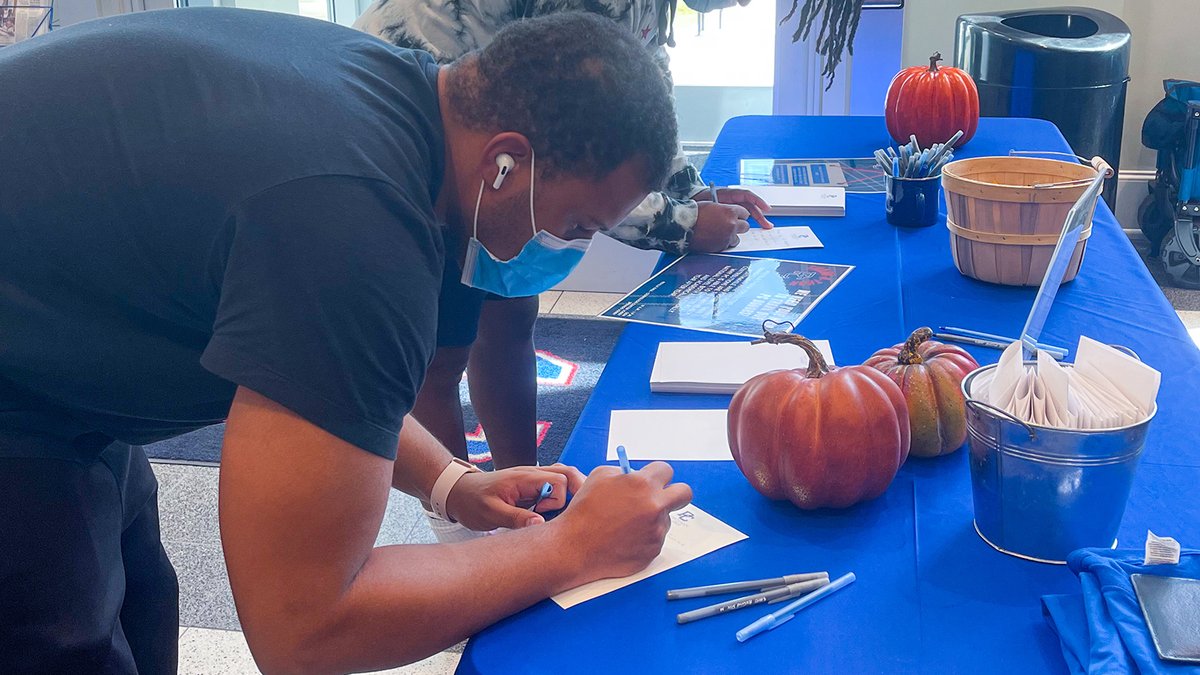 presbycollege's tweet photo. 💙 ❤️  We love and appreciate our PC donors! 💙 ❤️  Thank you to all of our students who are participating in the Thank-a-Thon today. If you haven't written a letter yet, you still have some time! We'll be in Springs, GDH, and the Cornelson Center until 4 p.m. #PCInaugurationWeek https://t.co/NBZ50GkGkr