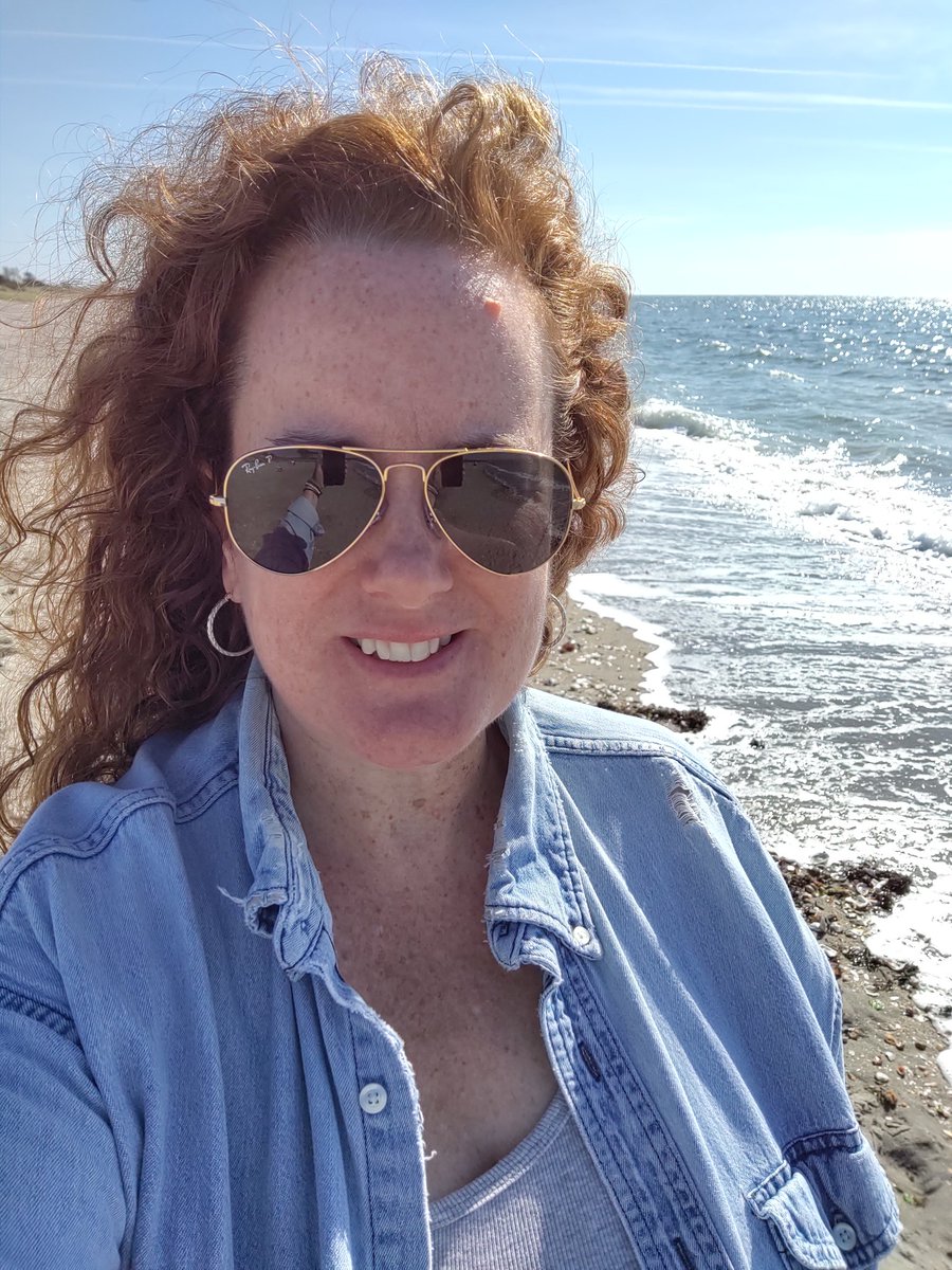 metaphoralaura's tweet photo. A beautiful day at the beach. Soaking up the sun. These days are precious.
#FallInConnecticut #BeachHairDontCare
#LongIslandSound https://t.co/WBDFOnRcCR