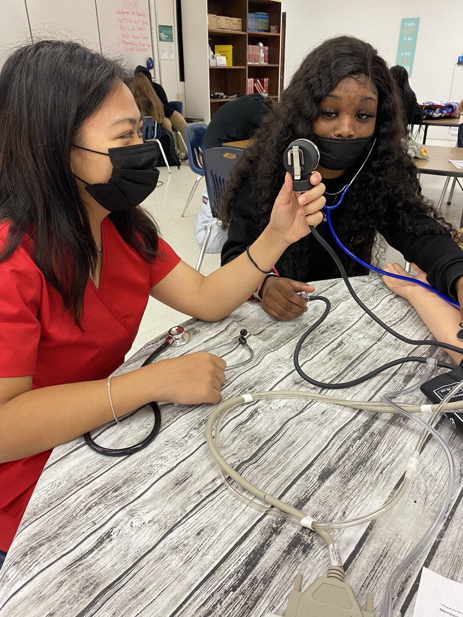 BobcatMedical's tweet photo. Busy day at Bobcat Medical Center!! Juniors are learning how to obtain blood pressures, &amp; Seniors are learning mouth and denture care!! @THSAcademies @chip_menton @Careertechmob https://t.co/LB2DWS8zNk