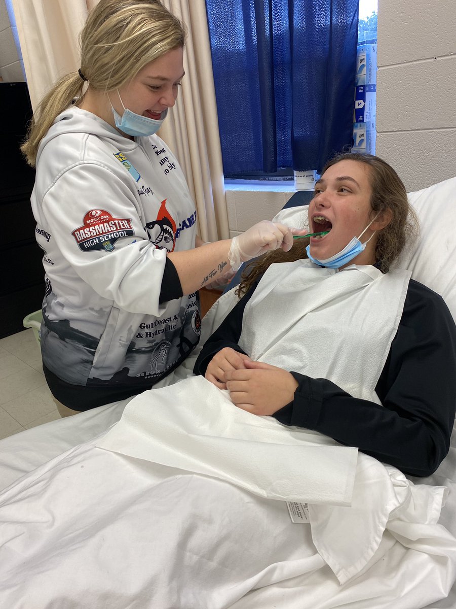 BobcatMedical's tweet photo. Busy day at Bobcat Medical Center!! Juniors are learning how to obtain blood pressures, &amp; Seniors are learning mouth and denture care!! @THSAcademies @chip_menton @Careertechmob https://t.co/LB2DWS8zNk