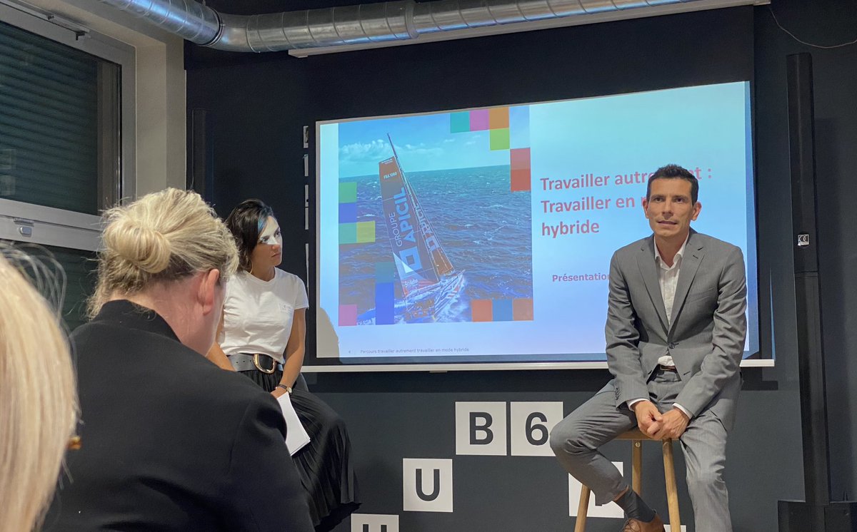 ClubdelaCom's tweet photo. Sylvain Martinet, Responsable Développement du Capital #Humain chez @GroupeAPICIL : 
"Le #travail hybride devient la norme (mixte permanent de distanciel et de présentiel" 

#FutureOfWork @hub612 @PaulineRaud #Distanciel #Présentiel https://t.co/Q8vD4CY7mv