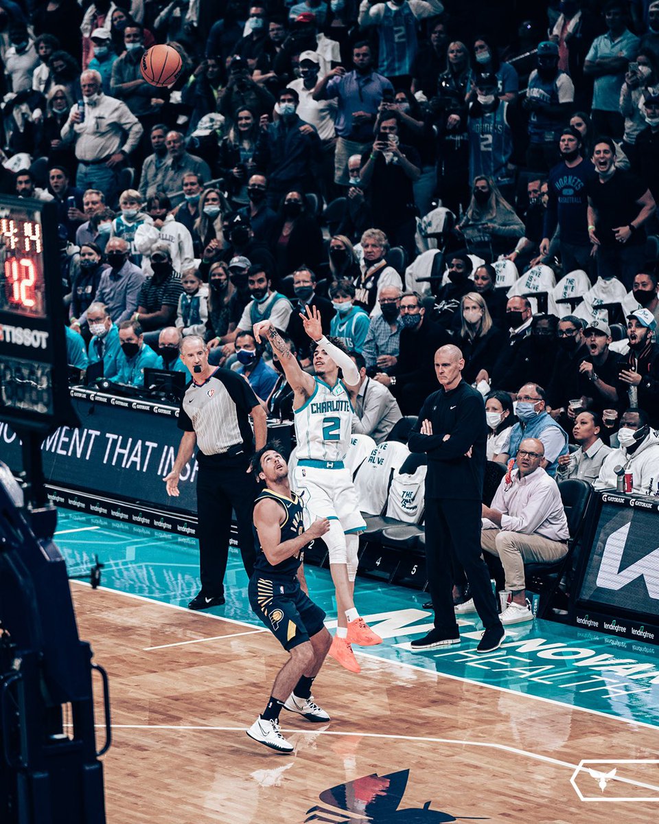 hornets's tweet photo. We need more Buzzin’ nights like this at the Hive! 📸

#AllFly https://t.co/RnjxD0cwpo