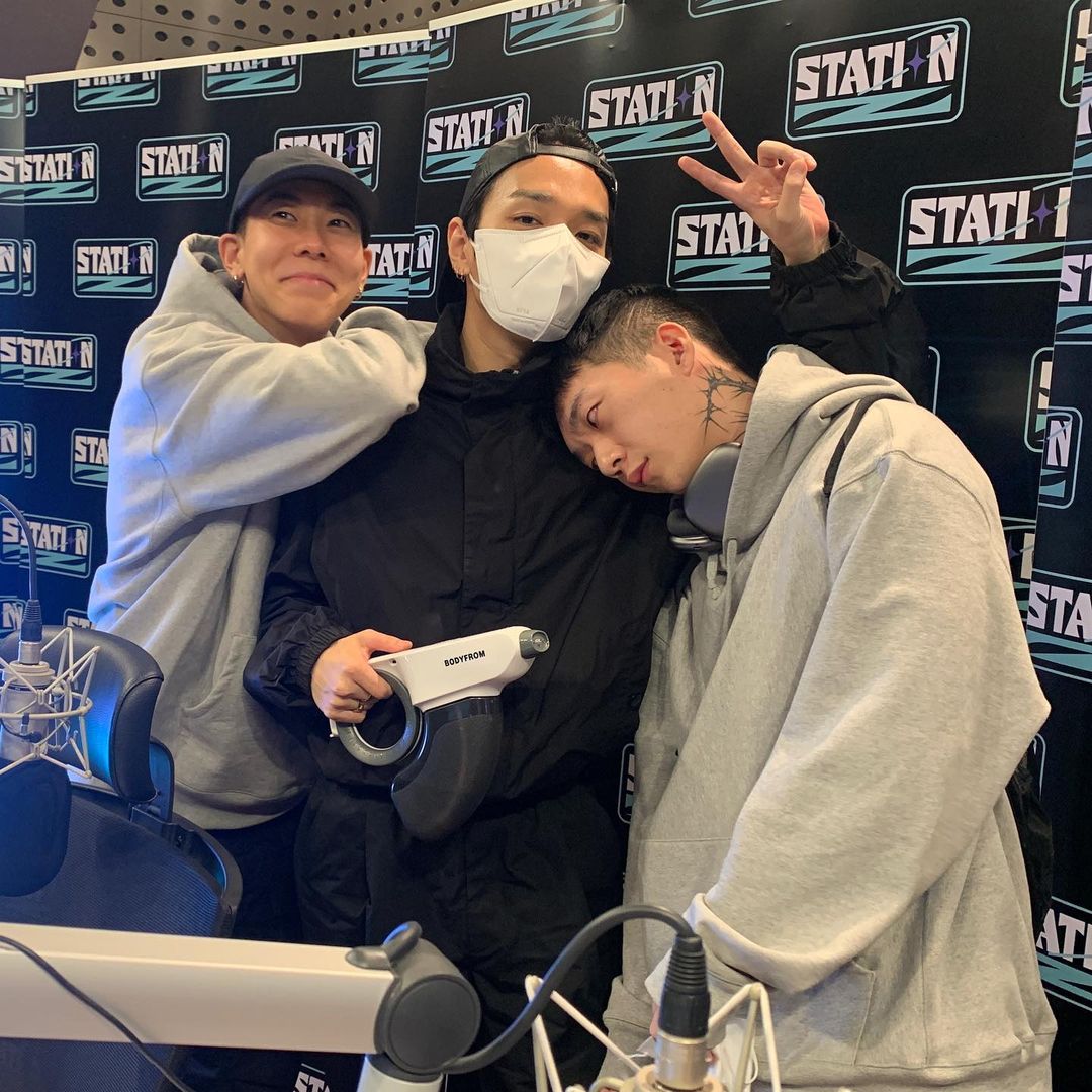 Simondominic_TH's tweet photo. [IG] พฤ. 21 ตุลาคม 2021

Stationz89.1 โพสต์รูปของไซม่อน ดี, ดีเจโลโค่และดีเจวอนแจค่ะ (1)

#사이먼도미닉
#SimonDominic
#AOMG
#STATIONZ #CuePoints https://t.co/cXXVXh1yrd