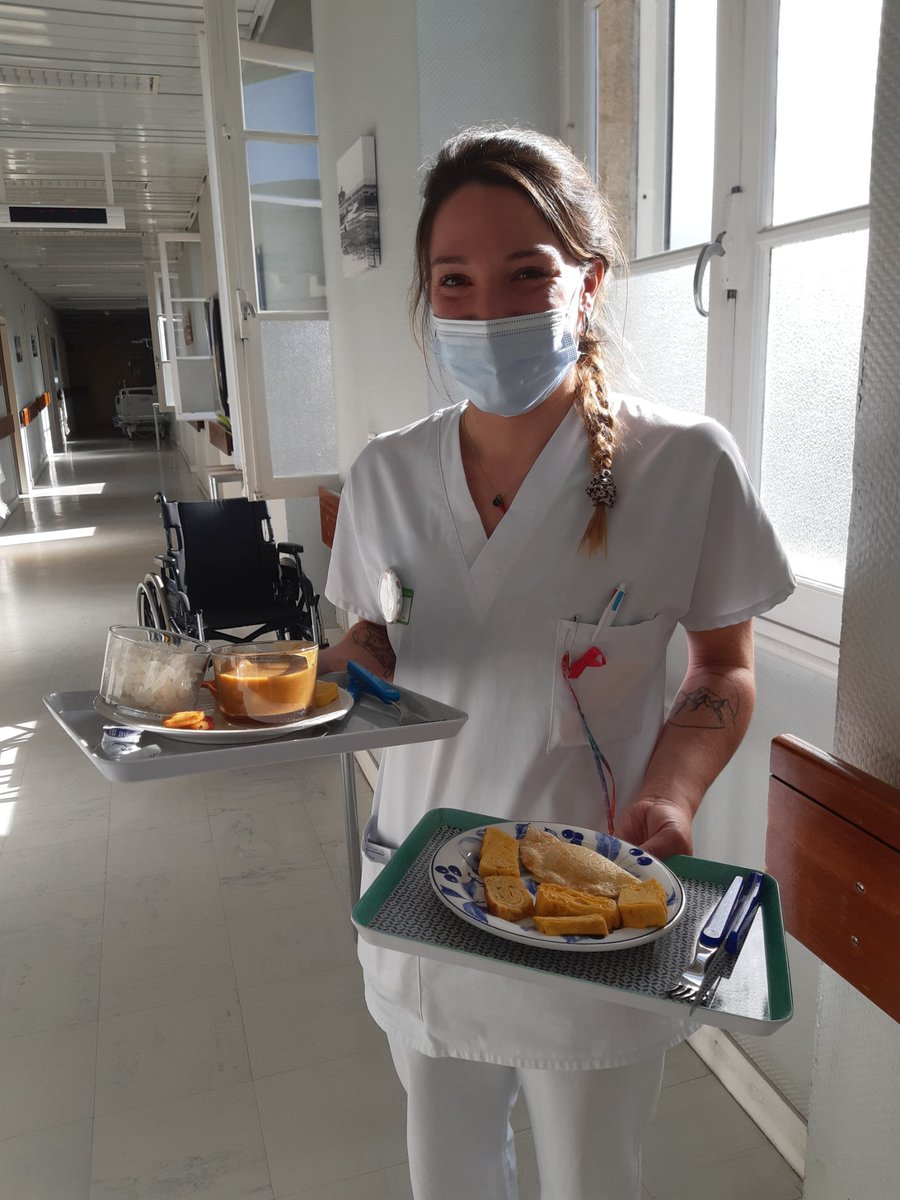 RoumiguiereC's tweet photo. Un grand bravo à l'équipe pluriprofessionnel de l'unité de médecine palliative et d'accompagnement de l'hôpital Saint André #atelier cuisine 
 # patients # proches # projet d'équipe https://t.co/6q6geqYBFG