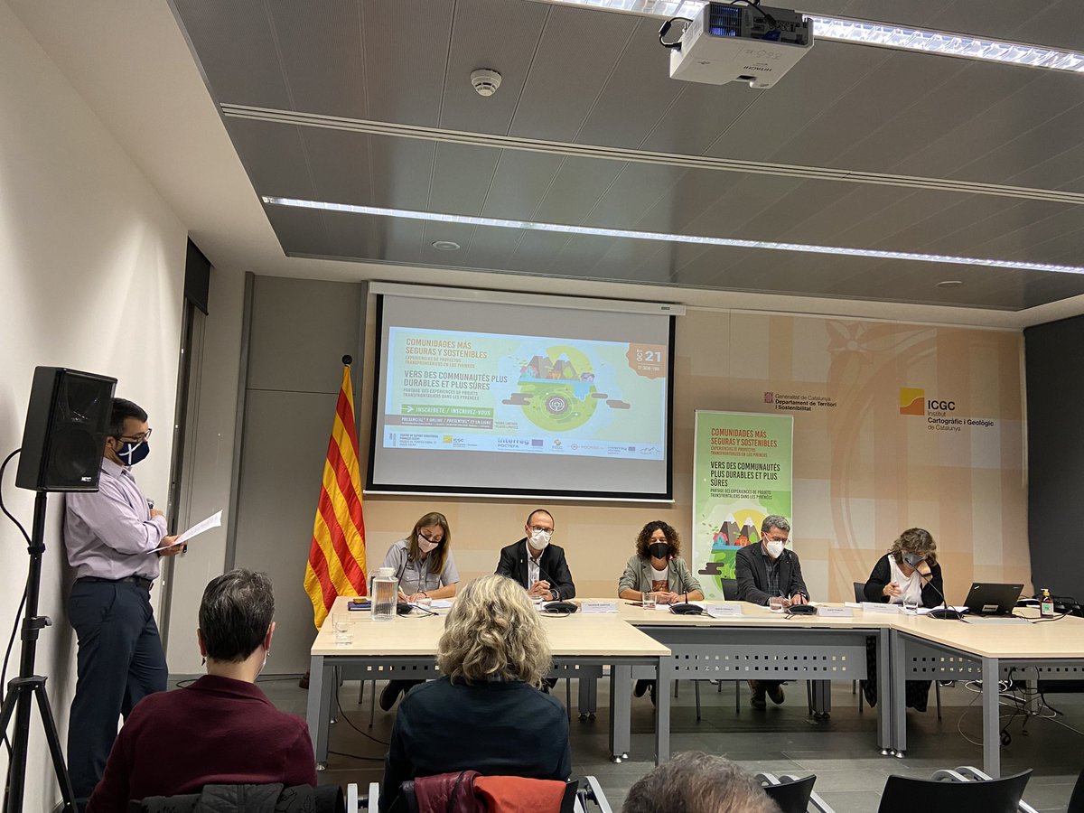 PixilProject_EU's tweet photo. Muy interesante el debate generado en el acto “Comunidades más seguras y sostenibles. Experiencias de proyectos transfronterizos en los #Pirineos” organizado por los proyectos @CTPPOCTEFA 👉🏼 #PIXILgeotermia, #POCRISC, #MOMPA y @MovePyr 🙌🏼🗣 ¡Gracias a todos los participantes! https://t.co/C2VM7cKmGn