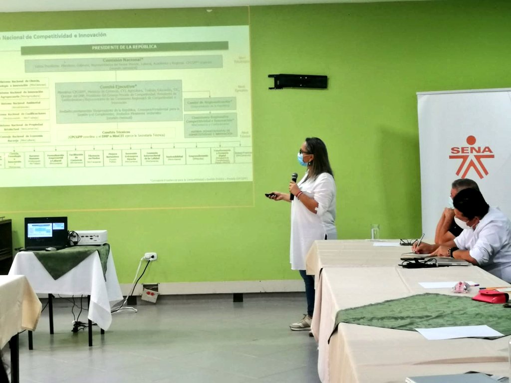 WilliamOrozDaz's tweet photo. 👥 @KarinaBertel3 gerente de la @snci_colombia Sucre y representante de las Comisiones Regionales- Region Caribe, resalta  la importancia de la participación de @SENASucre en las acciones que adelantan estás instancias en territorio para el cierre de brechas de capital humano.🤝 https://t.co/bYSUMzJTD2