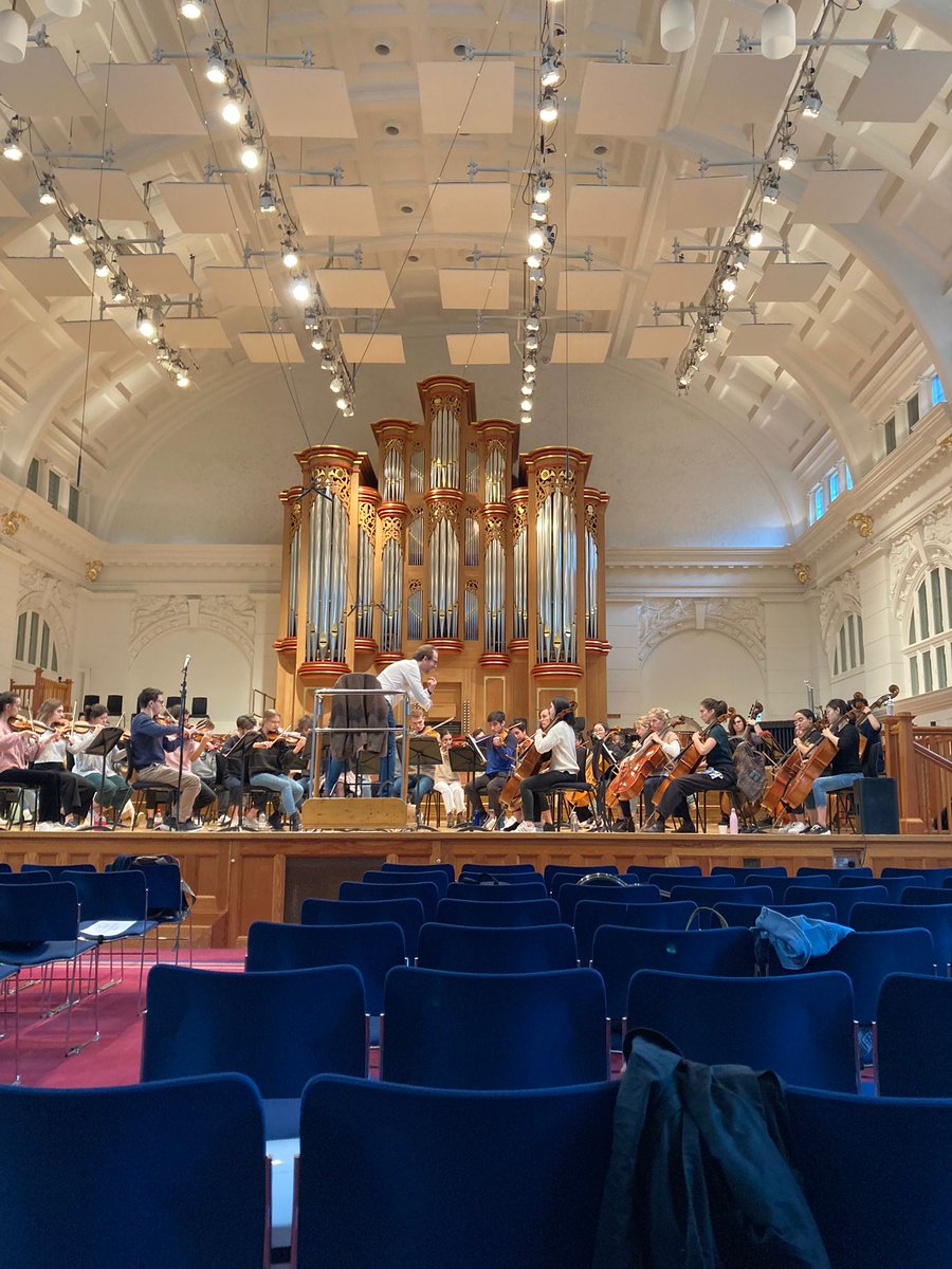 FrankZielhorst's tweet photo. Super impressed by the students of @RCMLondon It was wonderful to work with all of you and search for the real true #Brahms sound in #GermanRequiem and #TragicOverture
Concerts on 28 &amp; 29 October with Thomas Zehetmair conducting. Highly recommended!!
📷 @owainrobs https://t.co/Wh3bTAvC2l