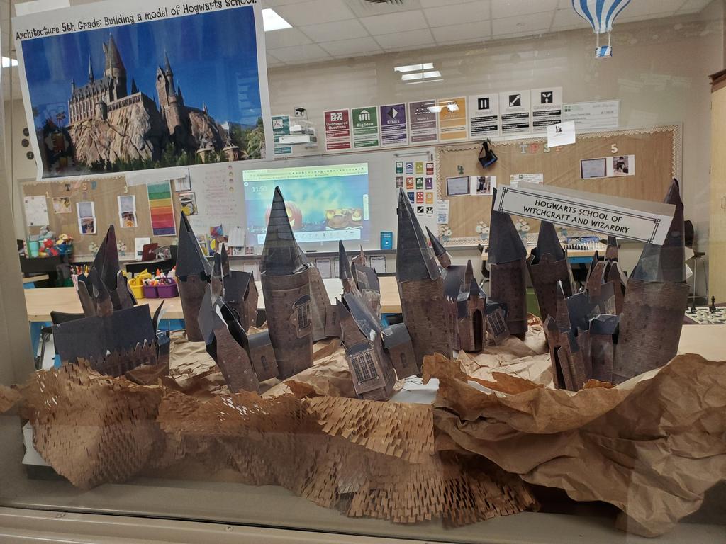 MrsSanchezCantu's tweet image. 5th grade #architecture #TPSP #learningLatin Is Hogwarts teaching Latin? Students learned  the correct Latin words and used their architectural skills to create a model of Harry Potter&apos;s school! @BelNafegar