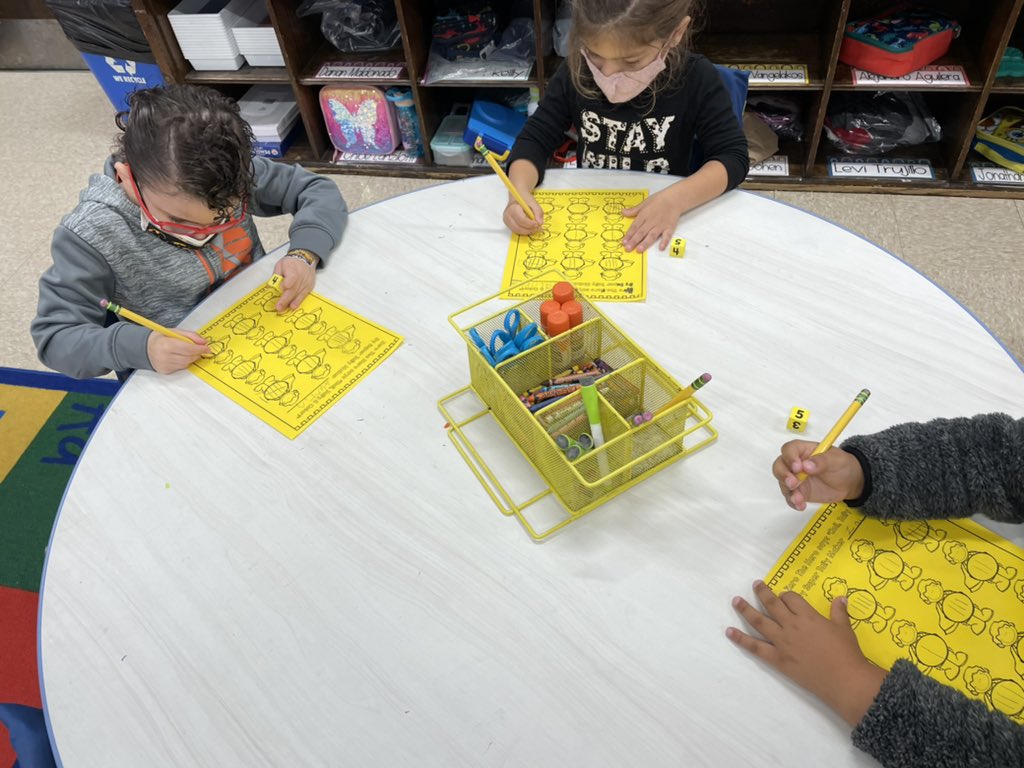 MsKallertEDU's tweet image. It’s the 30th day of school, do you know what that means?! Zero the hero is back with another fun math activity for us! Today we practiced with making tally’s! #zerothehero #weelovemath @WeehawkenTSD @McginleyIsabel
