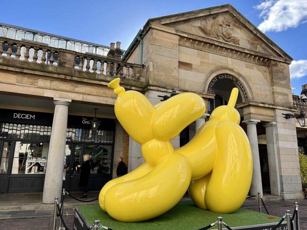 EA_expressive's tweet image. London Experience day 3: Morning spent exploring Covent Garden, Lunch at Leicester Square, and final show of the trip : the brilliantly spooky @Womaninblack_UK where students got a master class in how to create tension on stage. Perfect as a pre-Halloween treat! @elizabethanac