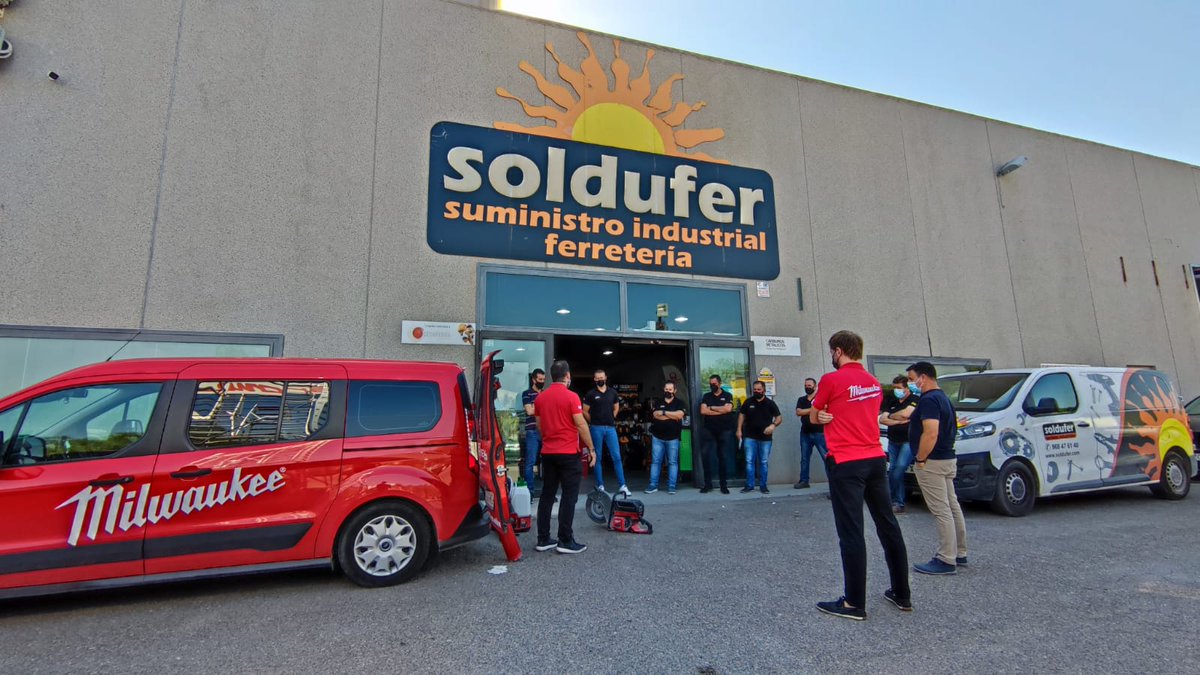 SolduferSL's tweet photo. La semana pasada tuvimos la visita de JSD Milwaukee para formar al equipo comercial de Soldufer en la gama MX Fuel. Uno de los sistemas más avanzados de maquinaria a batería de la industria.

#ecommerce  #industria #ferreteria #suministros #soldufer #MXFUEL #milwaukeetool https://t.co/0qIdtiraw2