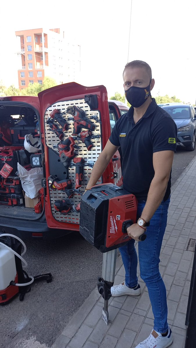 SolduferSL's tweet photo. La semana pasada tuvimos la visita de JSD Milwaukee para formar al equipo comercial de Soldufer en la gama MX Fuel. Uno de los sistemas más avanzados de maquinaria a batería de la industria.

#ecommerce  #industria #ferreteria #suministros #soldufer #MXFUEL #milwaukeetool https://t.co/0qIdtiraw2