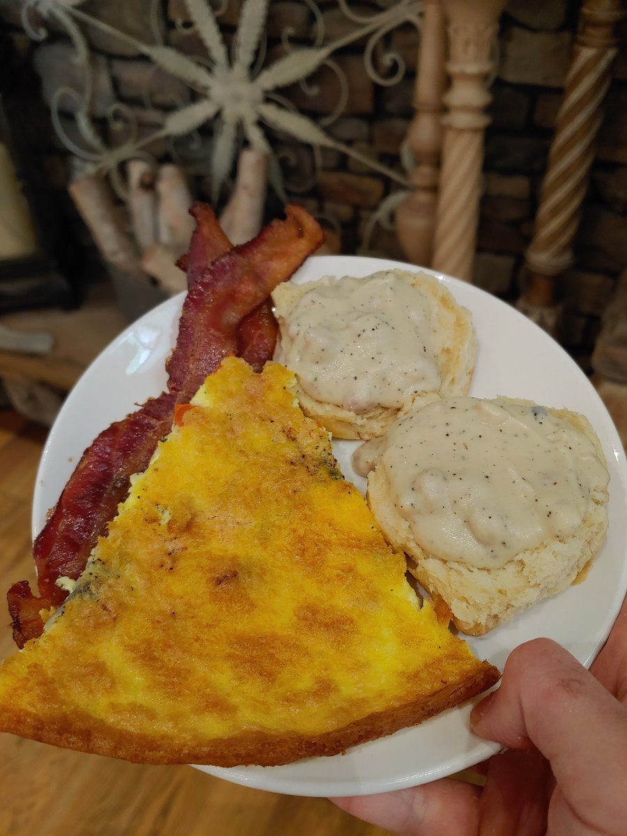 jayatetoomuch's tweet photo. Great Breakfast at Song & Hearth this morning. @sammiethefoodie & I have a video of this experience on YouTube. Biscuits & Gravy, and the Birthday Cake Pancake were a highlight. The centerpiece room here has murals of a tree representing each season. #dollywood #dollywoodeats https://t.co/RVqOMyAo26