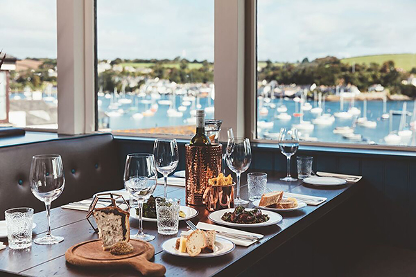 coastmag's tweet photo. When the weather's unpredictable 🌧 nothing beats drinking in the sea-view landscape in a beach café, waterside inn or cliff-top restaurant dining room. Check out our top Cornish Sea-View restaurants: https://t.co/Lu6J6RA6PY 📸 courtesy of @StarFalmouth #SeaViewRestaurant https://t.co/VMps1X4aPN