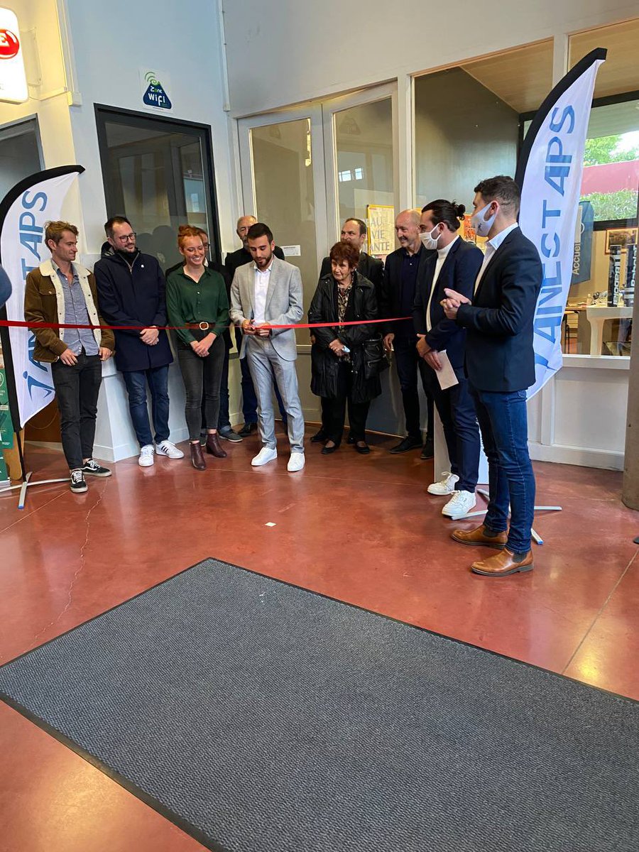 ANESTAPS's tweet photo. La première Friperie Sport Planète développée par le @Bde_Staps_Clf ouvre officiellement ses portes en ce 45e #CongresANESTAPS ! 

L’ANESTAPS tient à remercier l’ensemble des partenaires du projet pour leur soutient et leur  engagement envers les #jeunes et le #sport 🤝 https://t.co/giZEkfVG7R
