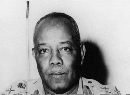 wasilalitaha's tweet image. تخيل لو الفريق ابراهيم عبود قام من قبره الليلة  حيكون متحير كيف السودانيين بعد 57 سنة من ثورة اكتوبر ولسه بيطالبوا بحكم مدني