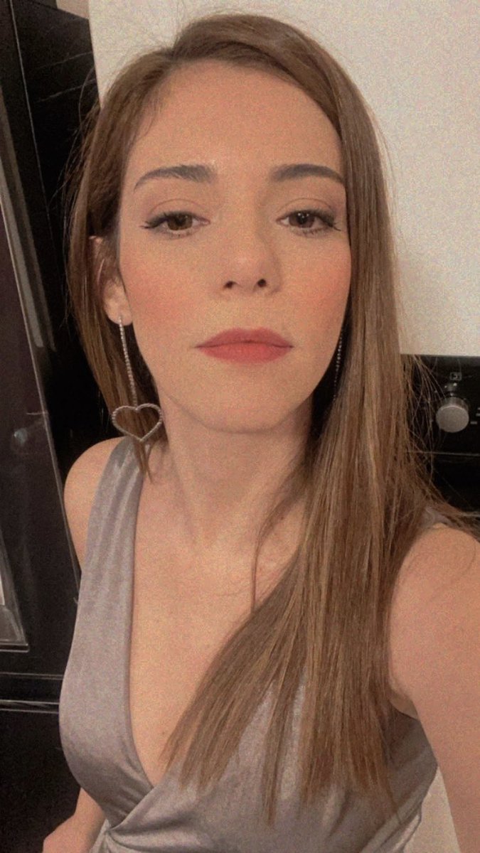 bir_asdor's tweet photo. Eski günlerimize  dönüyoruz 💃🏼 Esra Ozanı, Ekremde kızını aldı agla Zümrüt agla 😂😂😂 #AskMantikİntikam https://t.co/moGBPQzZ1z