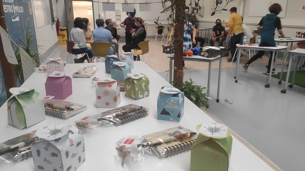 cifpa_aragon's tweet photo. En @cifpa_aragon una tarde muy productiva con el profesorado que ya está en el Nivel 3 del itinerario: Cualificación del Profesorado en Metodologías Activas. Campus Digital A.0
Son ya los expertos en #ACbR y #AprendizajeServicio de la #FP aragonesa y se nota
@fp_aragon @GobAragon https://t.co/eXA4KcD5uo