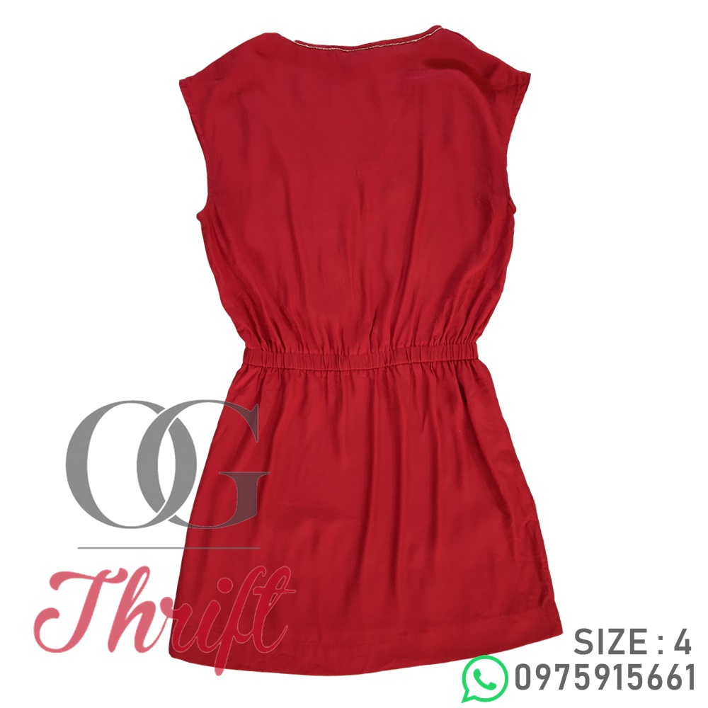 _OGThrift's tweet photo. Infuse a relaxed vibe into your daily outfit choices with this red casual dress by H&M. If you need to effortlessly up the ante of this look with one single piece, why not add a pair of over the knee boots to match the grey weather. K60. Keep it #OG #CatalogUPDATE https://t.co/WlEZOObT3v