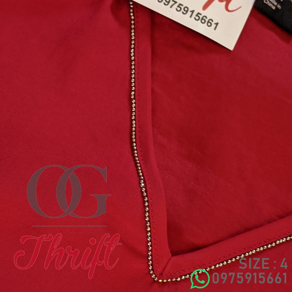 _OGThrift's tweet photo. Infuse a relaxed vibe into your daily outfit choices with this red casual dress by H&M. If you need to effortlessly up the ante of this look with one single piece, why not add a pair of over the knee boots to match the grey weather. K60. Keep it #OG #CatalogUPDATE https://t.co/WlEZOObT3v