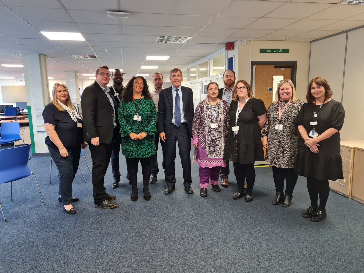 Fabulous visit at Gravesend today with The Minister for Welfare Delivery <a href="/DavidRutley/">David Rutley</a>. A great opportunity to share all the successes of the team! 😊
<a href="/Hameraahmad1/">Hamera Ahmad</a> <a href="/Prathiba01/">Prathiba Ramsingh</a> <a href="/RamachandranDWP/">PRamachandranDWP CBE</a> @JPMarksDWP @becky_x