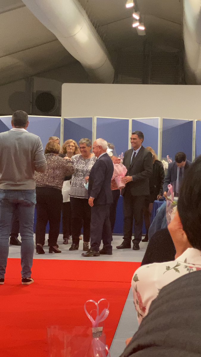 TaquillainX's tweet photo. Beaucoup d’émotion à l’occasion de la cérémonie de remise des médailles du travail aux personnels @CASAOfficiel @antibes_jlp et #ccas #recompense #carriere #generation #travailaccompli https://t.co/bsZjAIwu1f