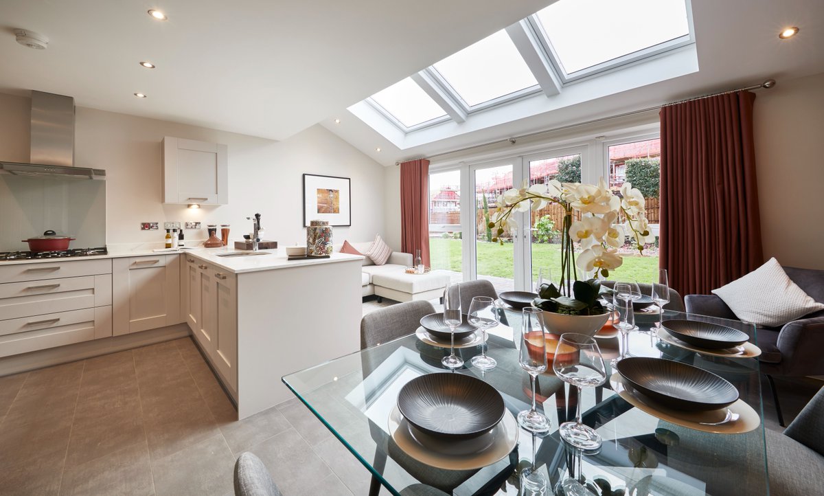 The Lymington is our #HomeoftheWeek at The Colleys, #Grantham🏡
 
Available with #StampDuty paid at £7,249, flooring &amp; integrated dishwasher*, reserve this beautiful #newhome today &amp; move in time for Christmas!🎄 bit.ly/2ZltvVr

*Available on selected plots. Ts&amp;Cs apply.
