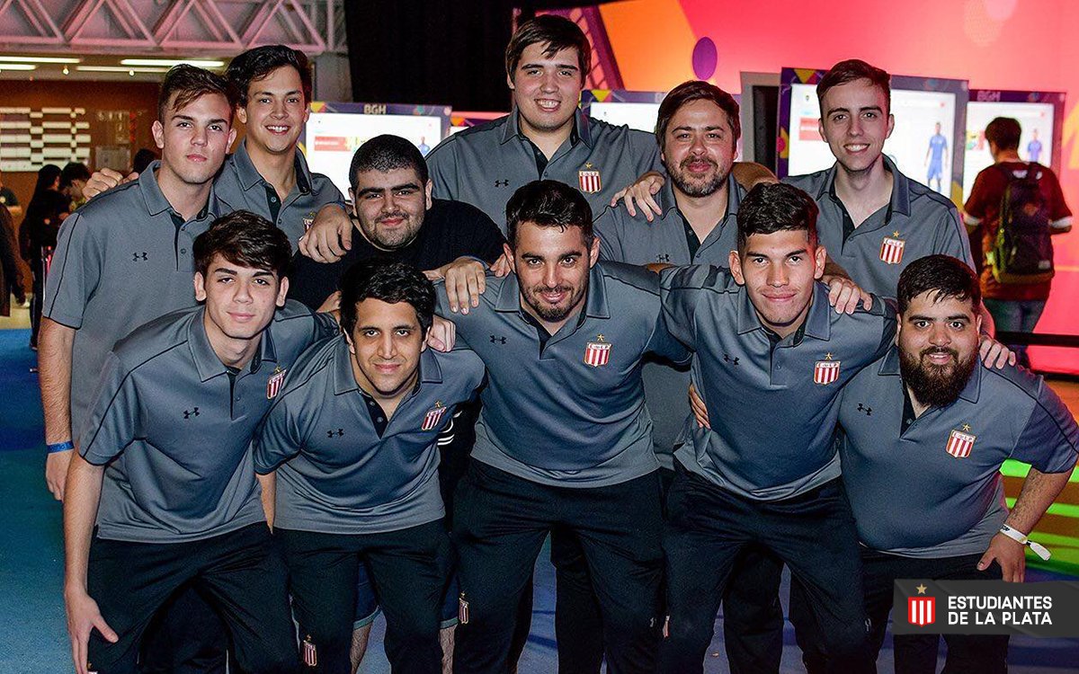 Edelpgaming's tweet photo. ¡El mejor equipo de Argentina! 🙌

Hace dos años vencíamos a @CAIesports con una actuación maravillosa de @ValenMzz_ y el equipo dirigido por Marcos García y Hernan Alonso gritaba CAMPEÓN en el torneo presencial organizado por @IESAFIFAar 🏆 https://t.co/uPXYbYUzKs