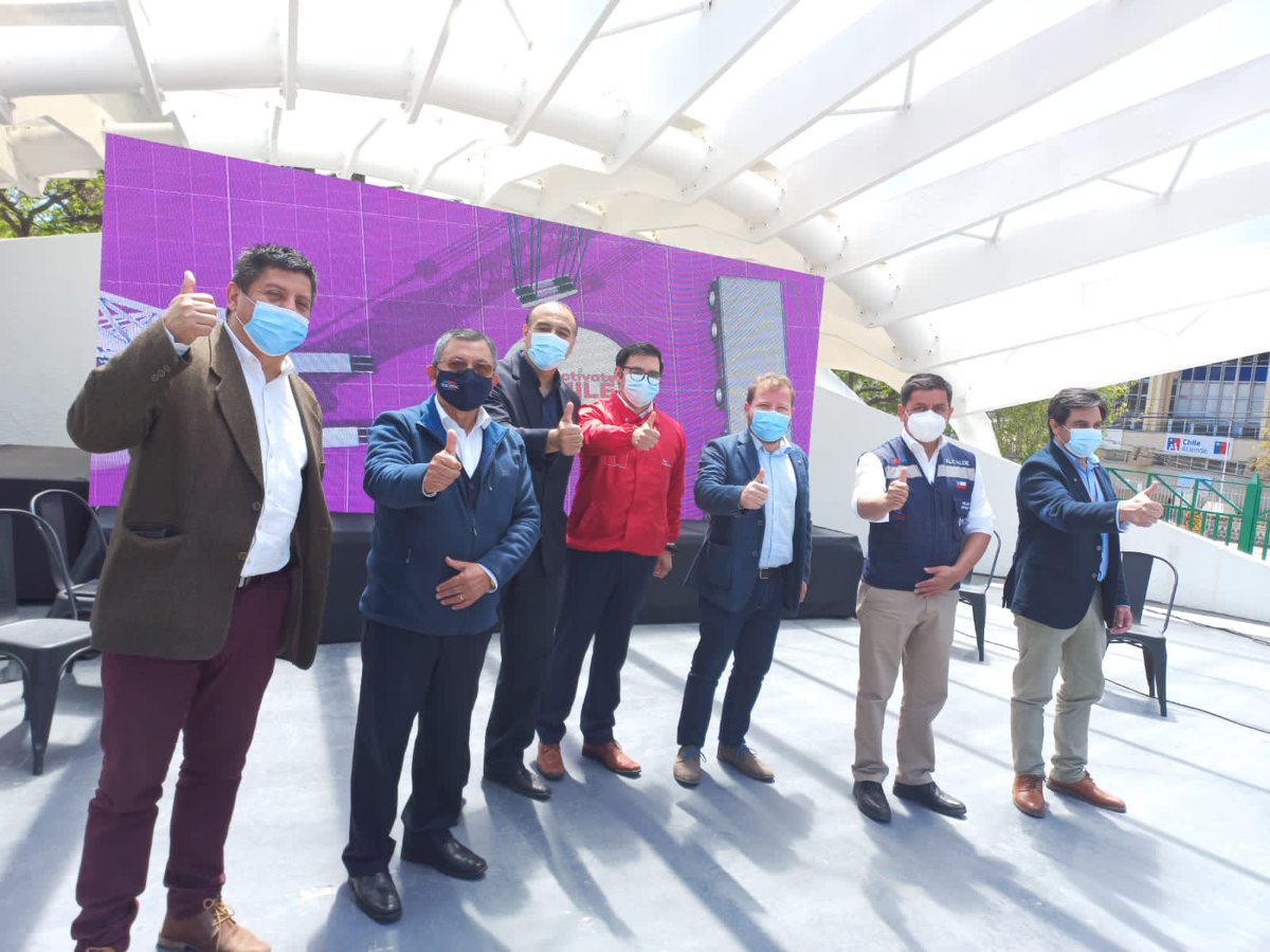 SeremiCoquimboE's tweet photo. ✅ Seremi @CarlosLillo_A acompañó al Director Nacional de @Sercotec_Chile Bruno Trisotti y el Director Regional @FCJ_FCONTRERASJ en la Expo #ReactivateChile en la Plaza de Armas de #Coquimbo.
Evento organizado por la @AmuchChile que busca impulsar a emprendedores locales 🙌 https://t.co/Vn9rRpltJb