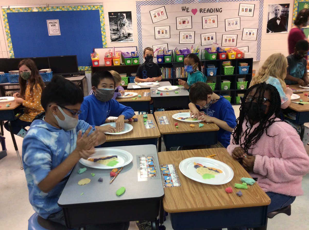 kmcdonaldsclass's tweet photo. Ss made their own Virginia maps. https://t.co/BbkLRpuDAu