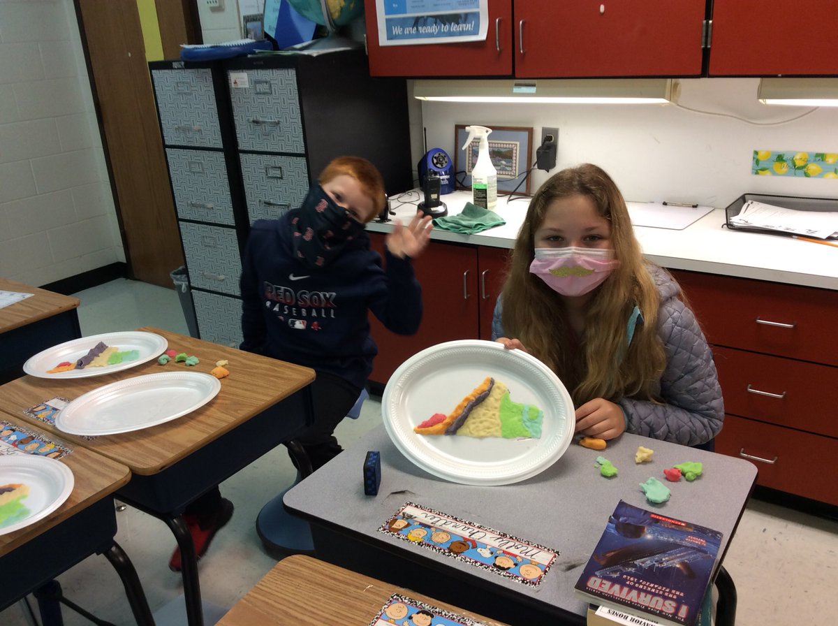 kmcdonaldsclass's tweet photo. Ss made their own Virginia maps. https://t.co/BbkLRpuDAu